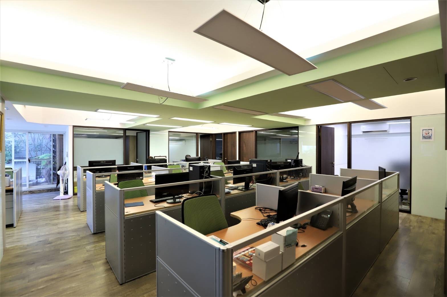 當人生卡關時，該怎麼選徵信社？專家：先確認這4件事再簽約