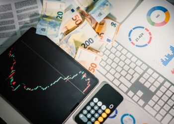 科技股當道，為什麼聰明錢正在悄悄買進全球金融股？三個數字告訴你答案