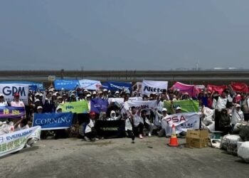 海保署與友達永續基金會攜手合作　讓淨灘廢棄物變成「這小物」