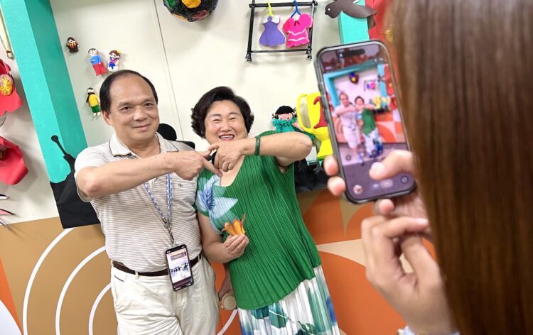 基隆長照所「憶起藝廊」溫馨開展　藝術輔療展現據點長輩生命力！