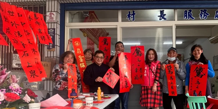 「馬上有錢」!書法大師吳大仁宜蘭礁溪吳沙村寒冬揮毫送春聯