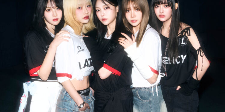 韓流新崛起的人氣女神樂團 LATENCY (左起)熙淵HEEYEON、ZZONE、賢眞HYUNJIN、夏恩HAEUN與世美SEMI組成。 照片提供：歐妮娛樂 Oddinary
