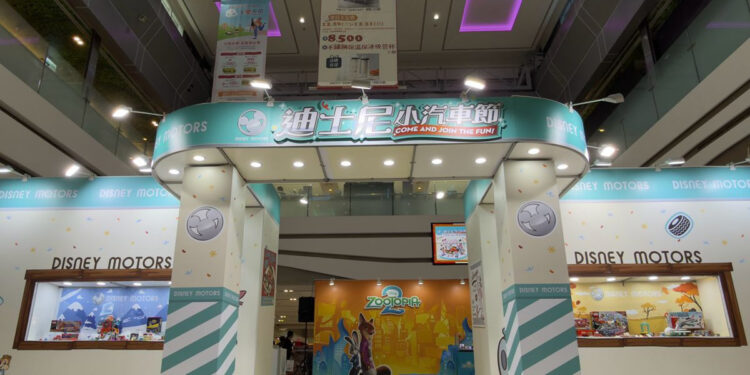 「迪士尼小汽車節」即日起至29日於南紡購物中心A1館4F樂活廣場盛大登場。（圖／南紡購物提供）