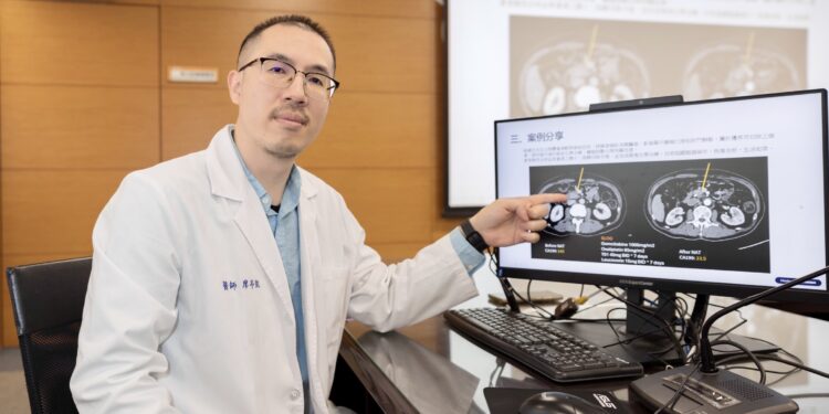 成大醫院一般外科醫師廖亭凱表示,胰臟癌多數病人確診時已屬局部晚期或轉移期,「術前化療」結合「擴大切除」的整合治療策略,明顯延長整體存活期。(圖/成大醫院提供)