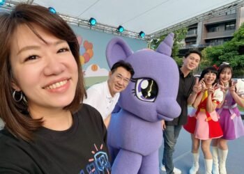 全台首座 5 公尺「彩虹小馬」降臨台中夏綠地　新聞局長攜手YOYO家族、紫悅揭開派對