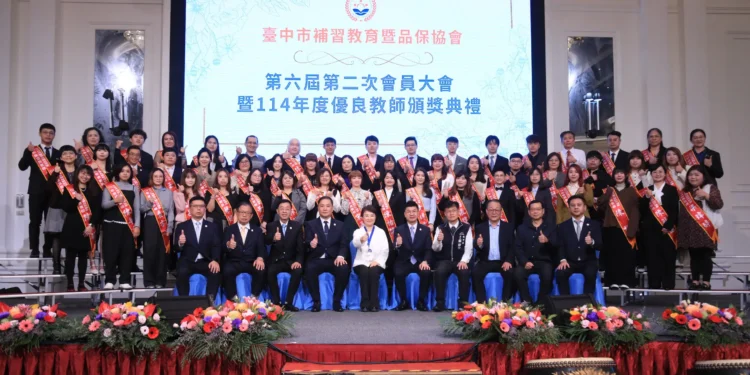 台中表揚補習班優良教師 盧秀燕感謝補教貢獻 1 1 111 wNmfUZ scaled