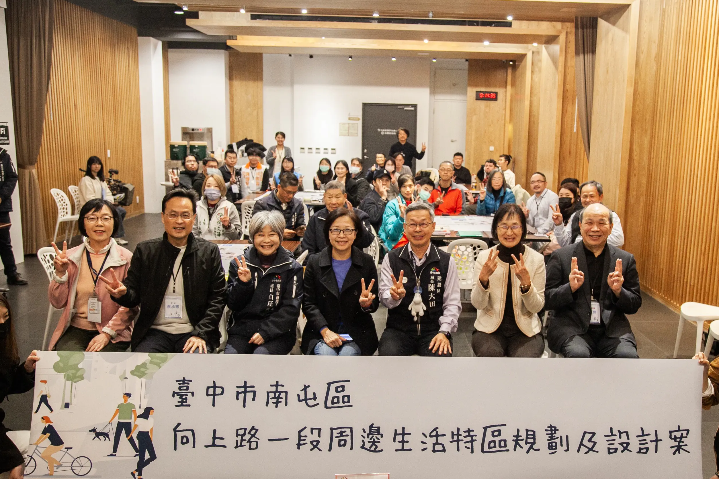 翻轉「向上路」人本交通! 中市建設局辦說明會暨工作坊 廣納地方意見凝聚共識! 1 翻轉「向上路」人本交通! 中市建設局辦說明會暨工作坊 廣納地方意見凝聚共識!