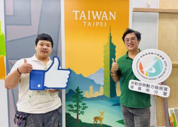 從挫敗到亞洲金牌！勞動部南分署「科技助攻、溫情陪伴」助漆作國手刷出世界級精湛工藝