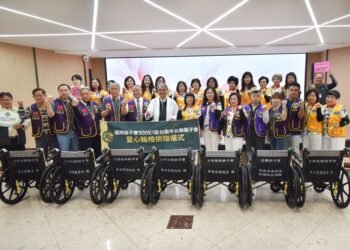 國際獅子會300E1區台南市友聯獅子會捐贈輪椅　  嘉惠南市醫就醫民眾