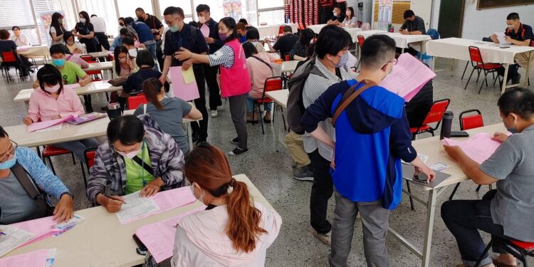 年前就業黃金期 台南就業中心農曆年前4場次徵才活動熱烈開跑 3 台南就業中心農曆年前4場次徵才活動,提供近千個職缺,有需求民眾可把握機會。(圖/台南就業中心提供)