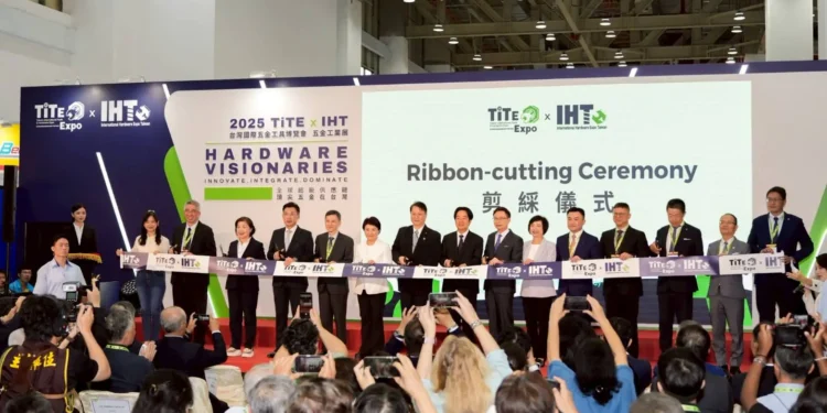 連19季奪四冠! 盧市長任內經濟指標全國第一 會展經濟成中台灣成長引擎 1 1 144 zxRVFL
