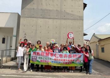 義竹衛生所醫事C長輩走訪天來美術館　開啟藝術饗宴