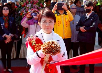 清水區玉京天公祖總廟龍鳳呈瑞龍柱完成大典　盧市長：感謝基金會深耕公益、回饋地方