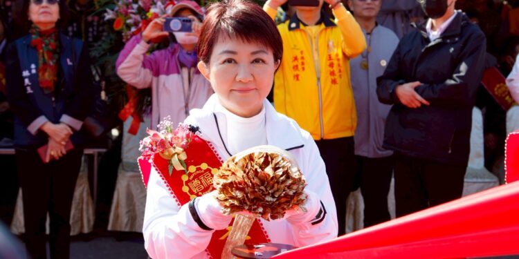 清水區玉京天公祖總廟龍鳳呈瑞龍柱完成大典 盧市長:感謝基金會深耕公益、回饋地方 1 1 2978 SflFUG