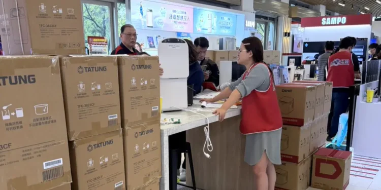全台大調貨! 台中廚餘機補助帶動「綠色消費力」 海陸貨急運抵 1 1 61 OETF6E