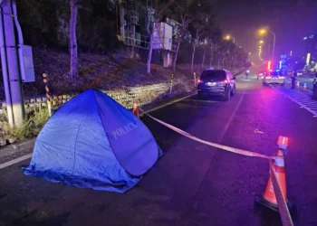 高雄中正交流道死亡車禍　行人遭3車輾斃