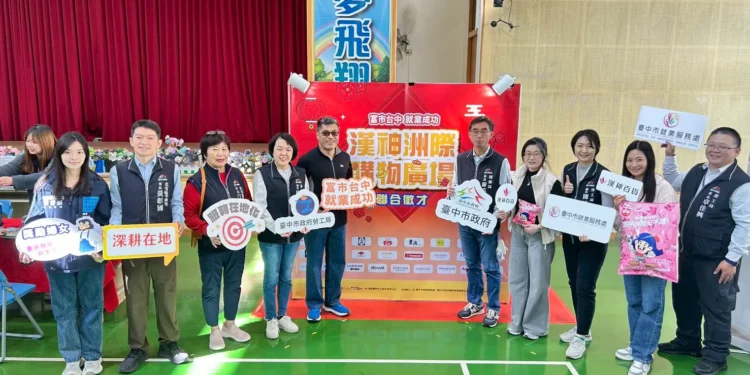北屯新地標徵才爆人潮! 中市府攜手漢神初步媒合率達6成 高薪藥師職缺成全場焦點 1 1 91 drJUEf