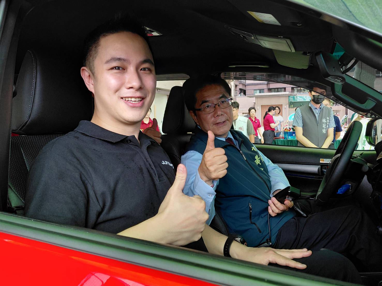 寯陽實業 捐贈救災車,守護府城安全 黃偉哲:大幅提升巷弄救災機動性守護市民安全