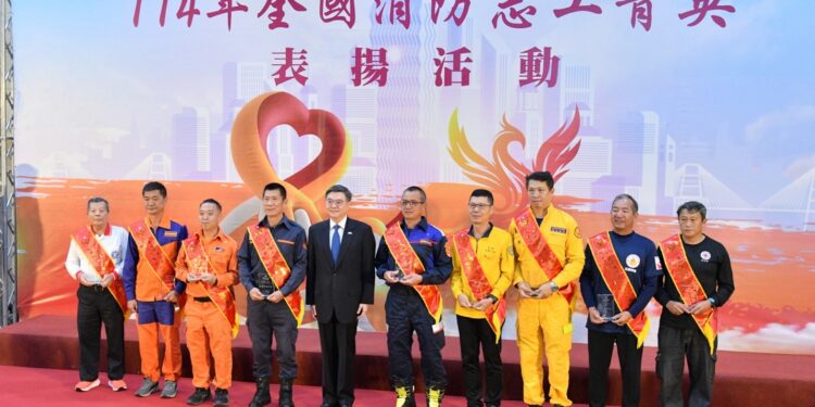 政院長卓榮泰出席114年全國消防志工菁英頒獎表揚活動