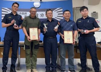 企業捐贈戰術止血帶　行動支持北投警維護治安