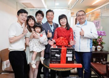 康錦花35年中醫傳承　一輩子母愛守護　獲選新北模範母親　侯友宜親往道賀