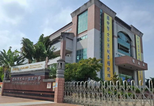 雲縣推動碳排自願減量 節能減碳從校園做起 建立可複製擴散的低碳校園示範模式 1 雲縣推動碳排自願減量 節能減碳從校園做起 建立可複製擴散的低碳校園示範模式