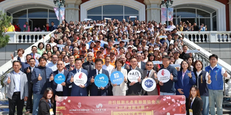 許縣長出席觀光產業新春團拜 縣府業者共展南投觀光新願景 1 32 3 scaled
