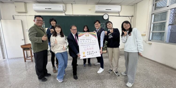 台南市新營區育德工家參加 114 年度全國技術士技能檢定，多媒體技術科三位同學潘思綺、林子翔、田膳豪成功考取「印前製程乙級」證照，為校爭光