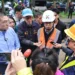 基隆麥金路自來水幹管爆裂 謝國樑到場要求全力搶修、恢復供水 10 基隆麥金路自來水幹管爆裂 謝國樑到場要求全力搶修、恢復供水
