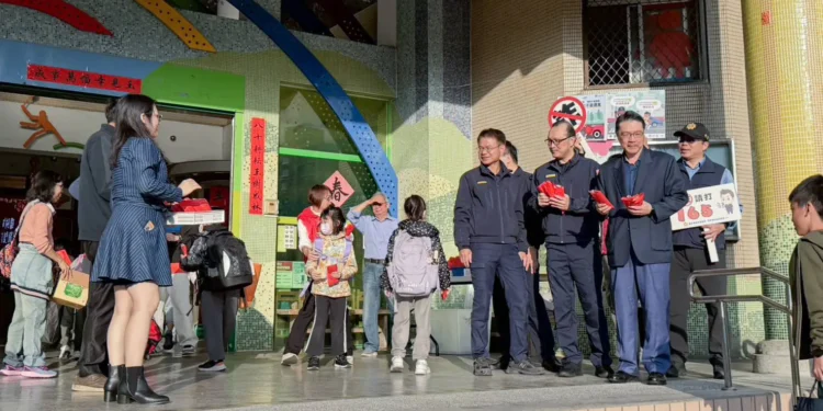 年後開學首日 南港警守護學童安心上學 1 66065603 264d 4ed8 8f43 6d438a8926f0 3