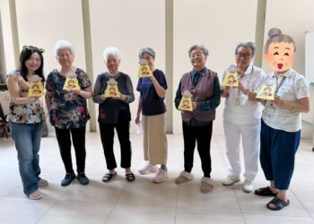 蘭陽仁愛之家禪繞畫課　安養中心長者從頭到尾都充滿笑聲