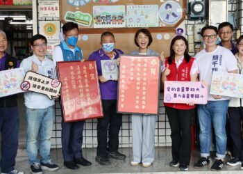 投縣營南、敦和社區獲紫絲帶社區認證 許縣長親貼紅榜表揚