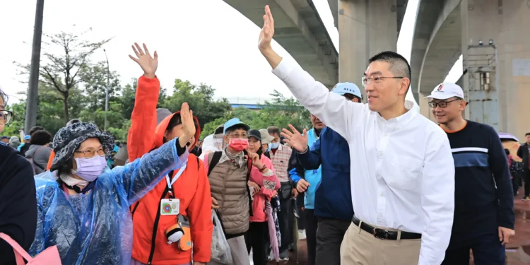安樂區健走開放新山水庫 吸引千位市民冒雨參與 1 88464 ZHPQw2