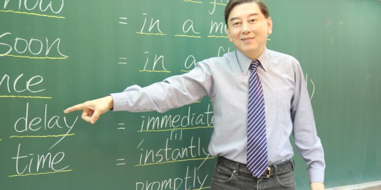英文補教天王高國華(圖)強勢回歸,2026首場線上直播21日(周三)登場,揭密大考逆轉勝關鍵邏輯。
照片高國華提供