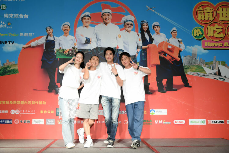 《請世界吃桌》陳隨意(右起)藍正龍、浩子、以及美食YouTuber千千組成「辦桌台灣隊」於圓山大飯店舉辦盛大首映會   照片提供：三立電視