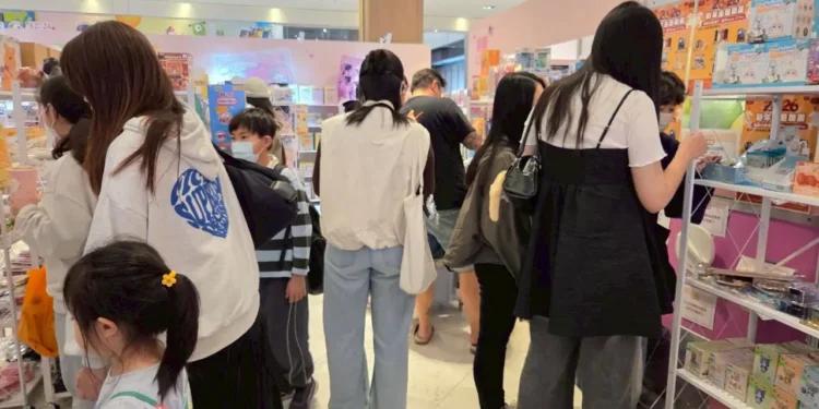 金馬好禮佳賓雙重獨家享受 新光三越高雄左營店美日韓特賣會吸人潮 再享抽IPhone 17 pro、Apple Watch好康 1 E59C961EFBC9A0002