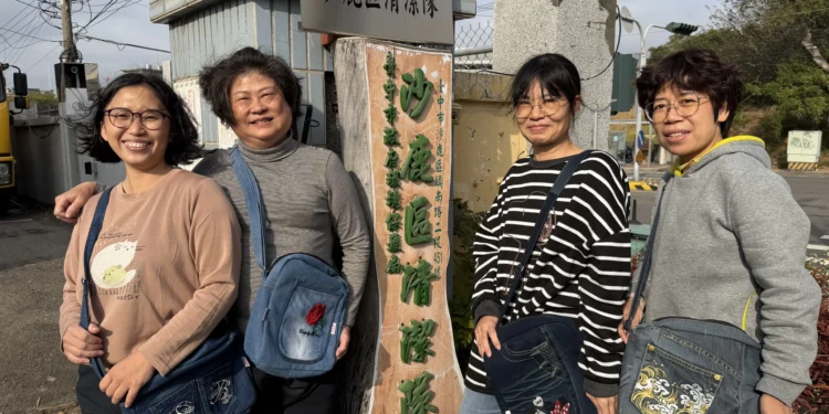 舊衣變新包! 沙鹿清潔隊延續「大中袋福」再推環保側背包 1 E6AF8FE4B880E5808BE581B4E8838CE58C85E983BDE698AFE78DA8E4B880E784A1E4BA8CE79A84E789B9E889B2E6ACBEE5BC8F 0 0 0 scaled