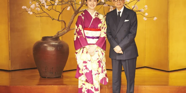田中千繪攜手父親彩妝大師田中東尼推廣千年宮廷和服藝術 促進台日交流 1 E794B0E4B8ADE58D83E7B9AAE88887E788B8E788B8E794B0E4B8ADE69DB1E5B0BCE59088E785A7 1 VEQ9AV scaled