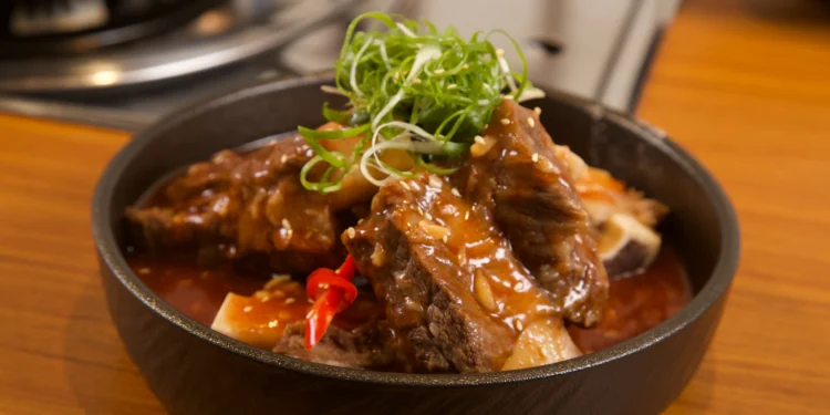 ABV 韓式餐酒館主打大邱料理 辣味燉牛排骨與鐵板辣炒鮮蝦章魚成亮點 1 E99F93E5BC8FE8BEA3E591B3E78789E7899BE68E92E9AAA81 YvCF8X scaled