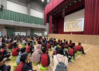 熱鬧破表！　愛水ㄅㄨㄅㄨ車駛入校園 千名學生跟著故事學愛水