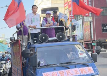不該被民眾遺忘的日子「行憲紀念日」　守護憲政精神　民眾黨高雄車隊集結反對毀憲亂政