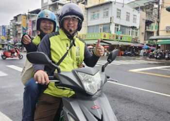 一台機車與選民的距離  左楠選戰中的人文風景　薛兆基夫妻的政治之途