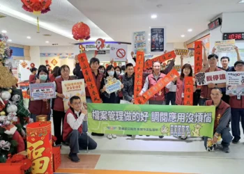 駿馬奔春送祝福　高雄市區監理所多元宣導監理政策　與交通安全措施