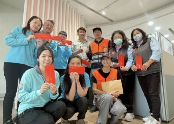駕駛辛苦了　高雄市區監理所督導客運場站　發送年前小紅包