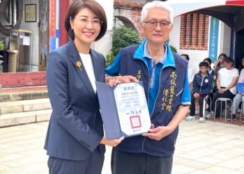 藍田書院頒發清寒優秀學生獎學金　許淑華縣長致贈感謝狀