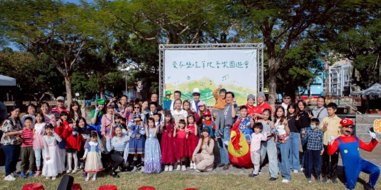 不走造勢演講路線 林哲弘以親子園遊會凝聚鹽埕 邱議瑩、黃捷路過揮手祝福初選順利 1 IMG 2410 1 velyuG