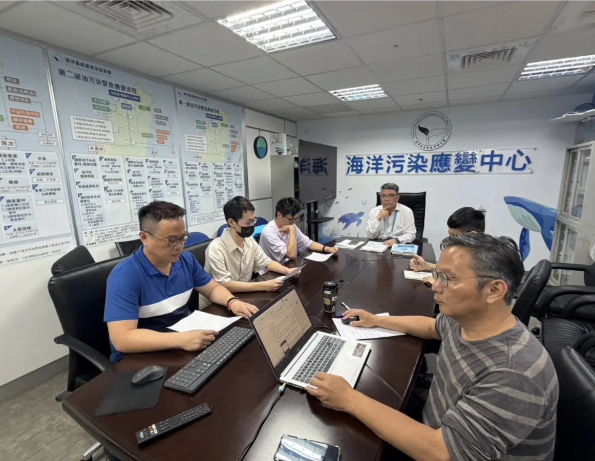 海軍S-70C副油箱誤觸落海 海保署緊急啟動科技監控與應變作業 1 IMG_3353