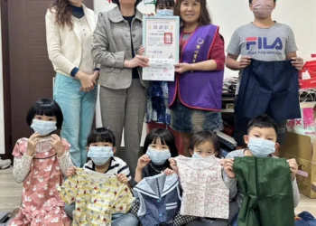 高女監作業科「縫紉班」手作童裝歲末送暖　啟發女性特質守護弱勢兒童