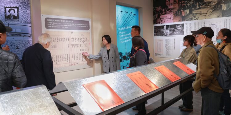 【塵埃何處—拂塵專案卷宗裡的二二八】特展,12月8日於台北二二八紀念館舉辦開幕記者會
