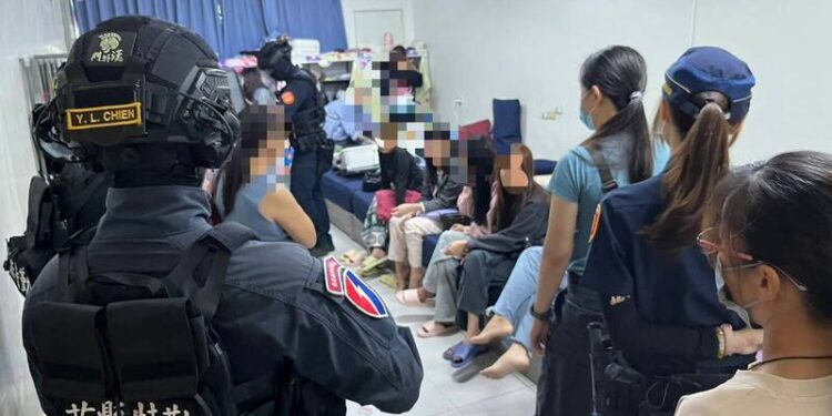 苗栗警方破獲色情集團逮15泰籍女子（圖／警方提供）